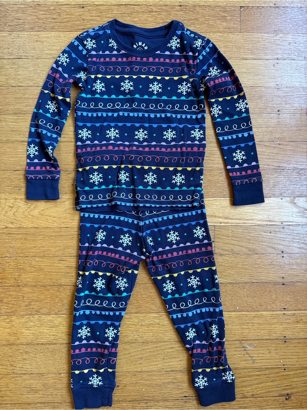 Primary Long Sleeve PJ set in Navy Rainbow Snowflakes Fair Isle, 2T, EUC